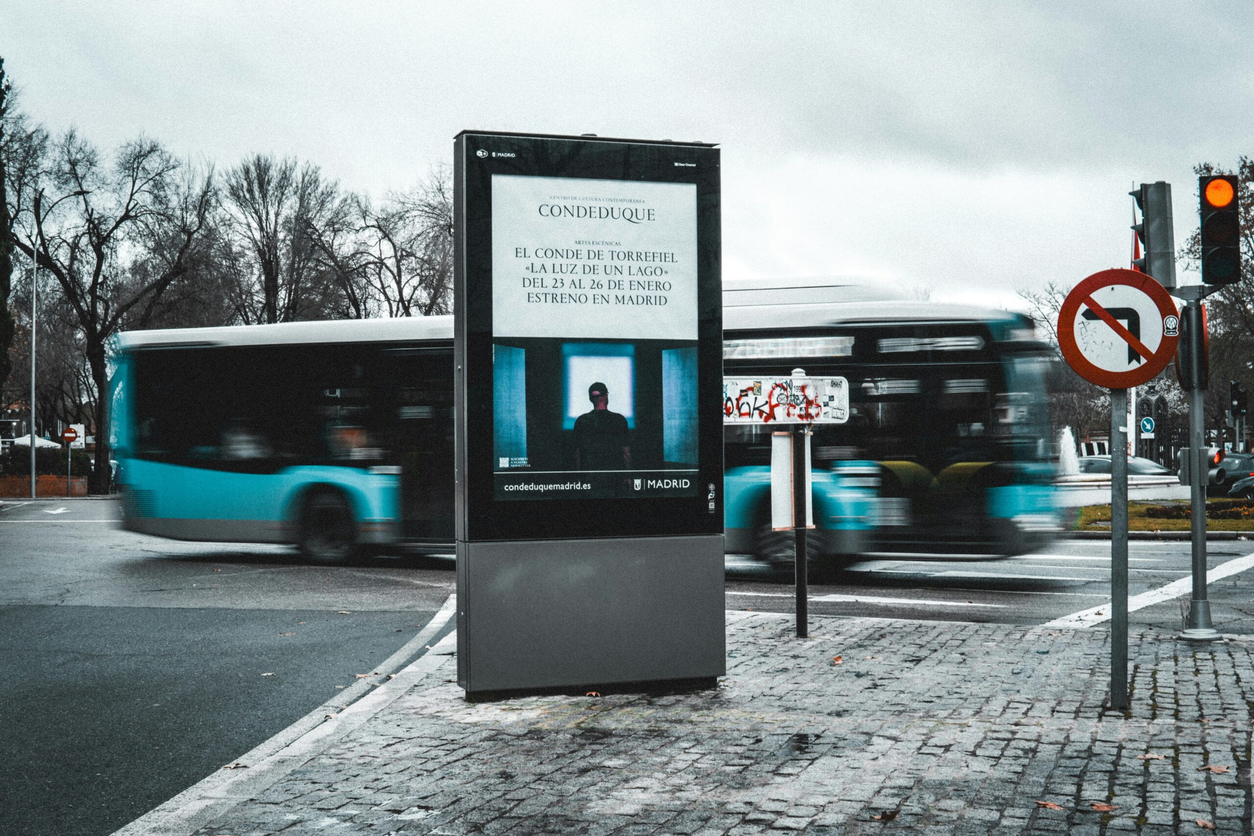 dooh-screen-in-the-citydiego-alexander-lCGxSYH2ttw-unsplash